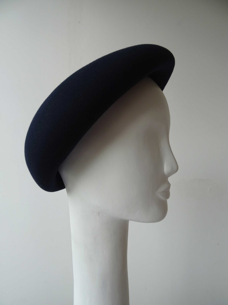 Tmavě modrý plstěný baret unisex