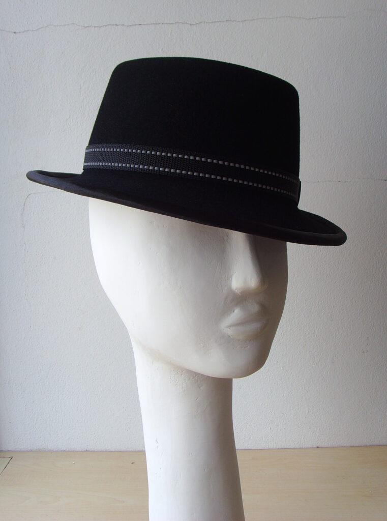 Černý pánský plstěný klobouk