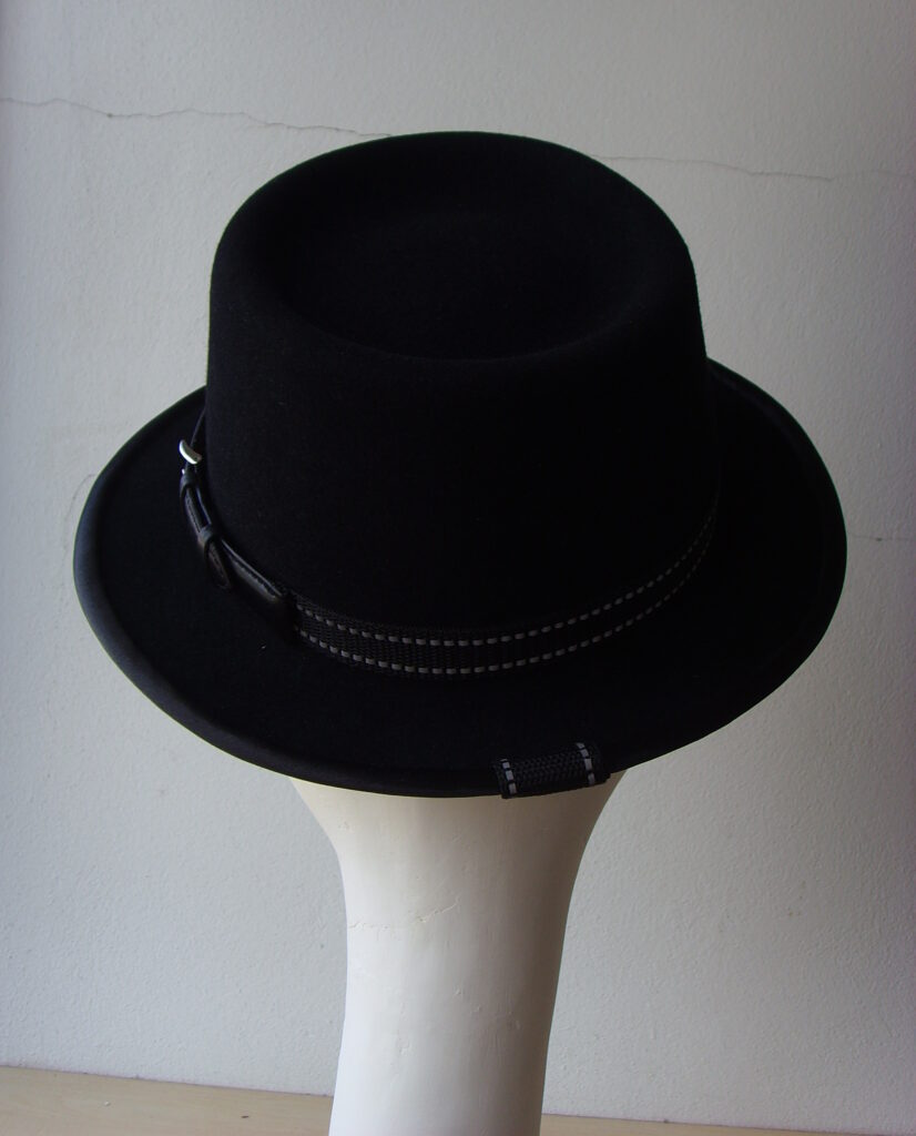 Černý pánský plstěný klobouk