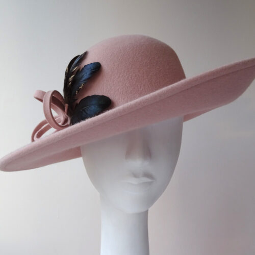 Růžový plstěný zimní klobouk