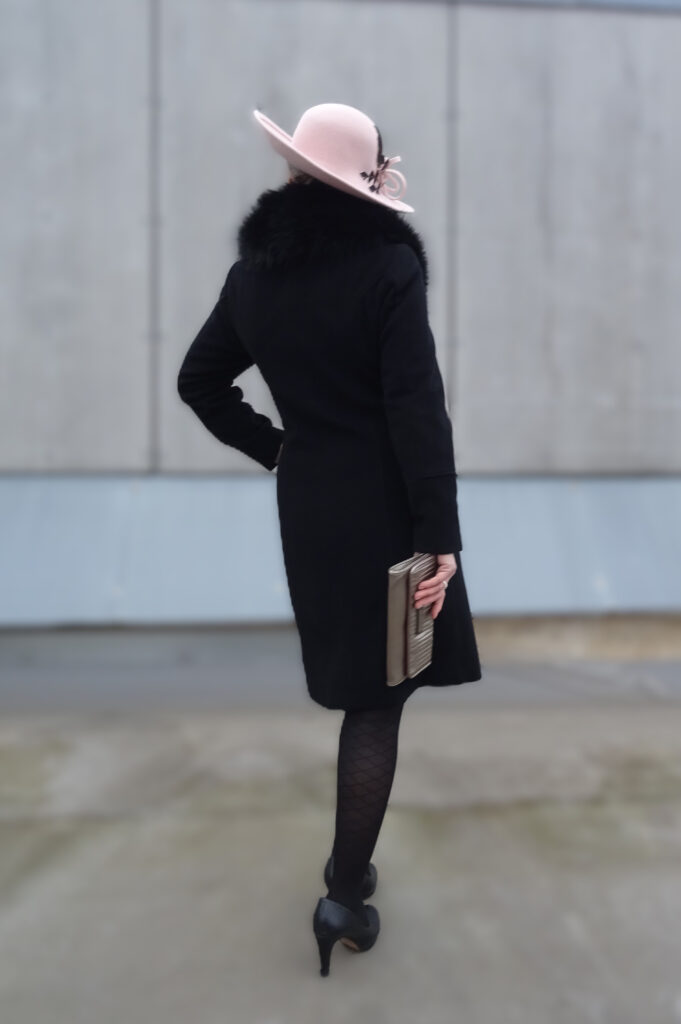 Růžový plstěný klobouk