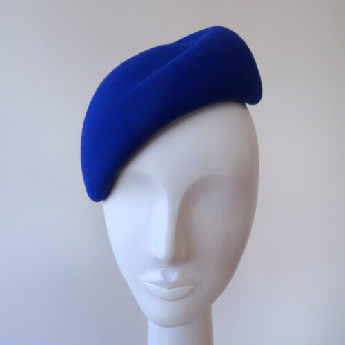 Lapisově modrý minimalistický fascinátor