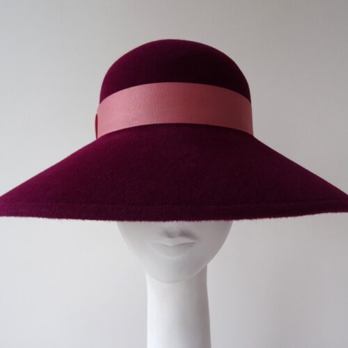 Vínový zimní dámský klobouk