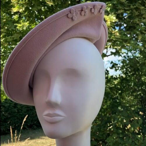 Růžový plstěný fascinátor